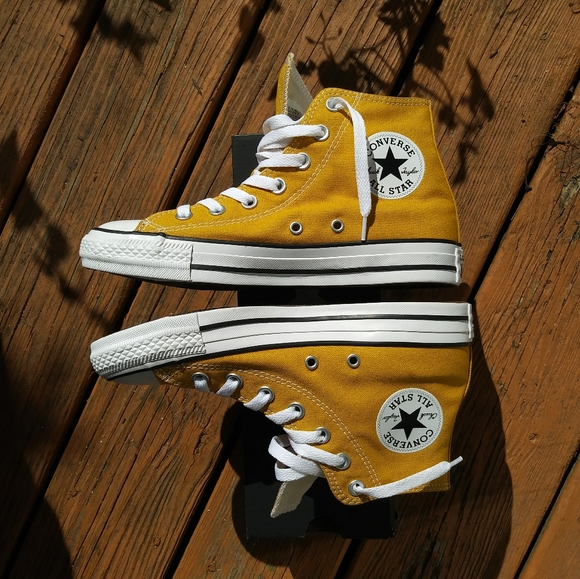 converse gold dart